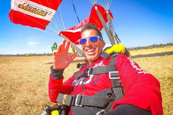 Algarve Tandem Skydive 10.000ft - Gear, Briefing, and Safety Setup With a Tandem Instructor