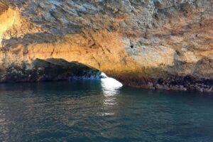 Benagil - Coast Line & Sunset - Algarve Cave Captain - The sunset moment: champagne or soda onboard
