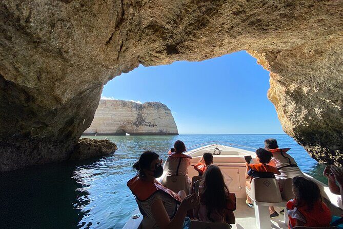 Boat tour Benagil Caves - Algar de Benagil: the main cave stop and how to handle crowds