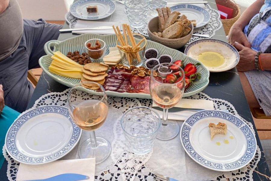 Carvoeiro/Portimão/Alvor: Wine Tour w/ Tasting, Tapas, Music - Shared vs private: which format fits your travel style