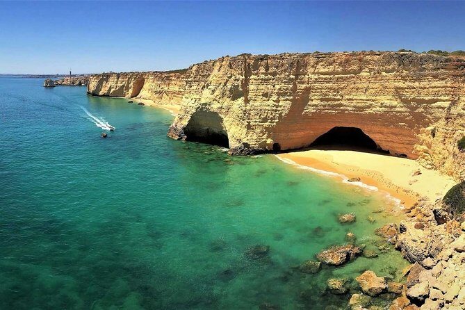 Catamaran Private Tour - Benagil & Marinha Beach - (28 PAX) - Stop 1: Algar de Benagil (15 minutes) and the Moment Everyone Comes for