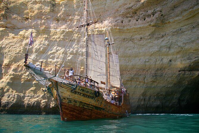 Cruise 3, Benagil - Afternoon - Caves 14:30H - 17:00H - Crew and vibe: history talk, music, and real attention