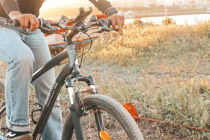Fat Bikes, e-bikes & Bikes in Ferragudo - Entering Ferragudo by Bike: The Self-Guided Algarve Way
