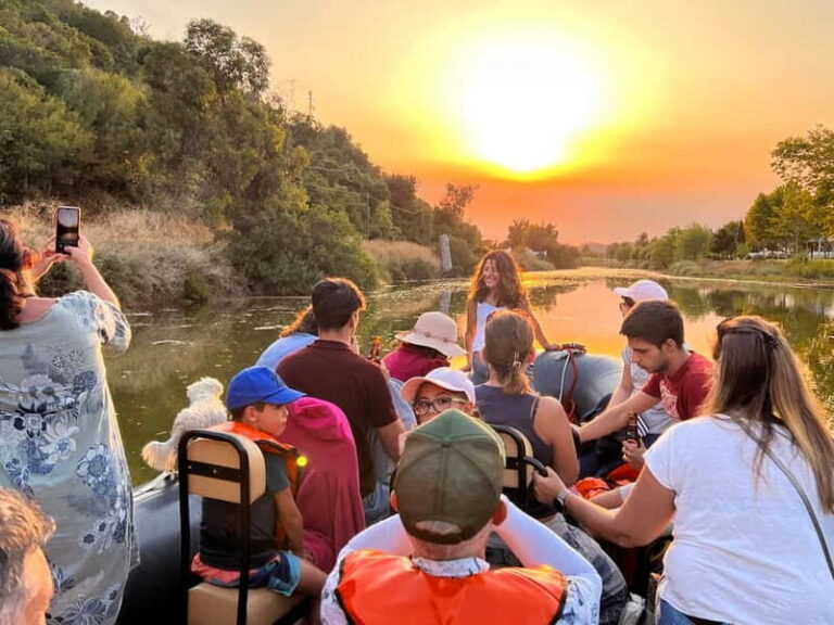 From Lagoa: Visit Silves Town by Boat with Hop Off & Hop On - Meeting point and getting aboard without stress