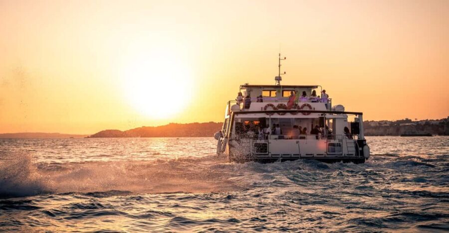 From Portimão: Benagil Sunset Cruise - On-board vibe: bar, music, and the small details that help