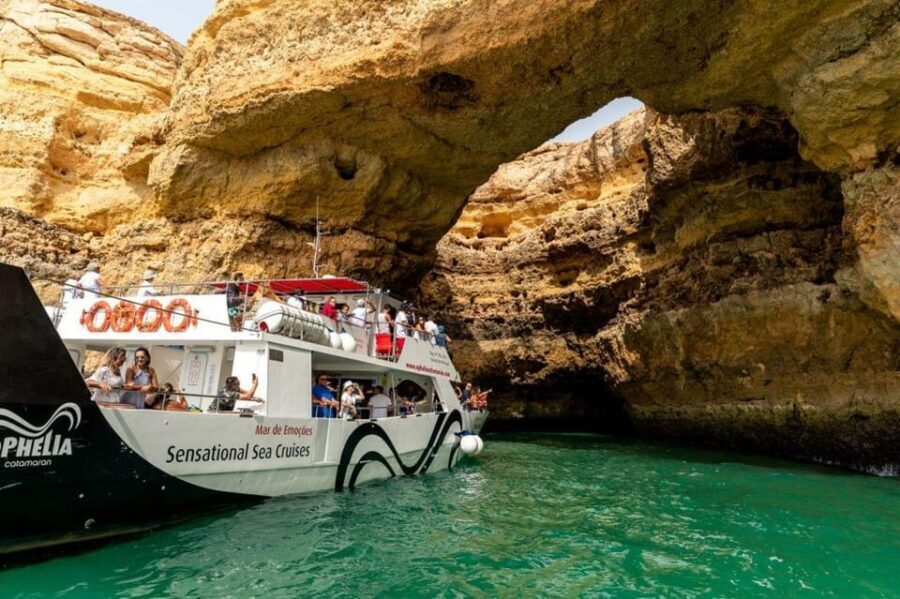 From Portimão: Benagil Sunset Cruise - Portimão to open sea: the Algarve coast in motion