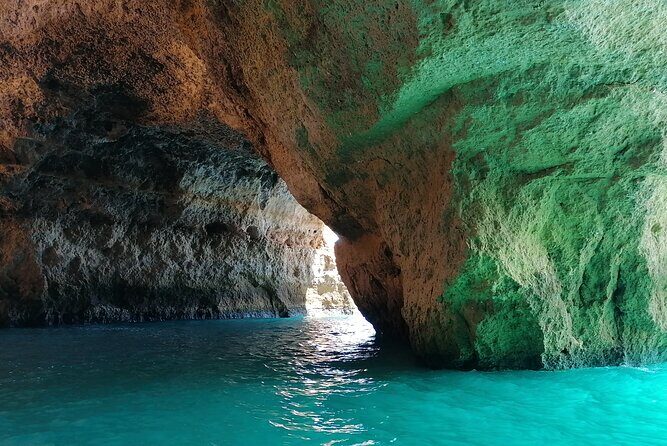 Portimão to Benagil: Adrenaline Wave 90 Minutes Cave Tour - Marina de Portimão: where you start and how to avoid stress