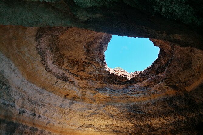 Portimão to Benagil: Adrenaline Wave 90 Minutes Cave Tour - The guide crew: why the narration makes the boat ride better