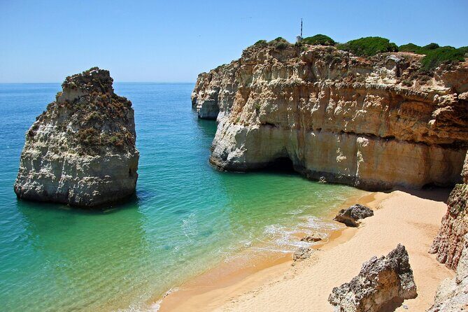 Portimão to Benagil: Adrenaline Wave 90 Minutes Cave Tour - The coastline ride: viewpoints, extra caves, and a real sense of scale