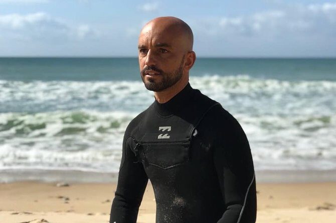 Surf lessons in the Algarve - What happens during your surf lesson (from sand practice to waves)