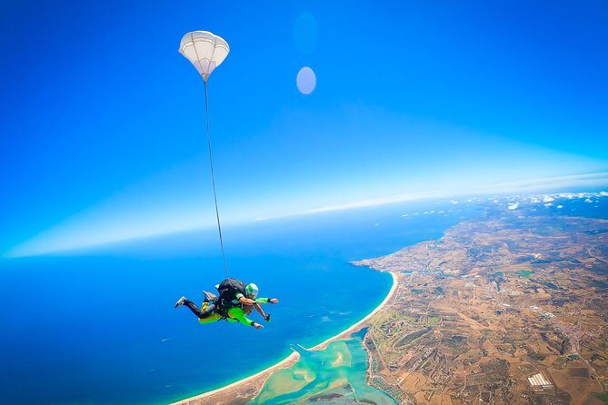 Tandem Skydiving — 30 min from Albufeira - The 15,000-foot climb: what you’ll see before you jump