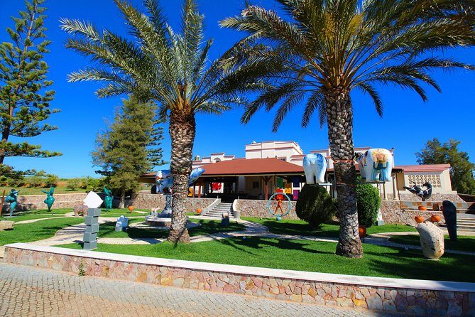 Wine Tasting and Art Tour - The tasting: four wines, plus real explanations from Delfin